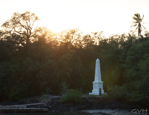 Cook Monument in Kealakekua Bay