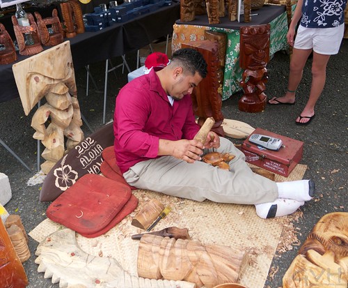 Wood carving at Aloha Stadium Swap Meet